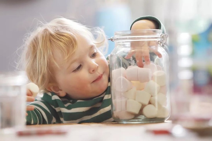 世卫组织禁止3岁宝宝吃糖,3岁以下婴幼儿食品禁止加糖
