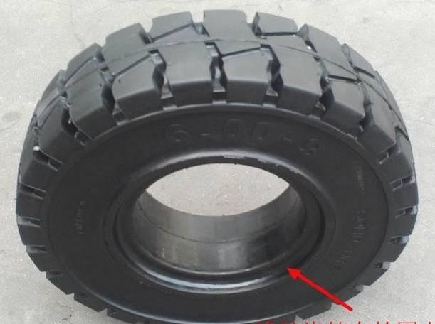 我国出产的*用军**轮胎,材料比钢强6倍,被*药炸**轰穿后能行驶71公里