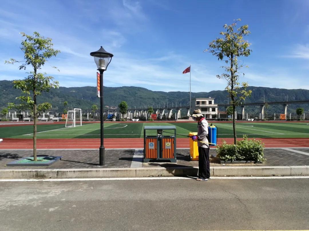 除四害,防疾病;勤消毒,抗疫情——记透堡中心小学除四害、抗疫情,防控进行时