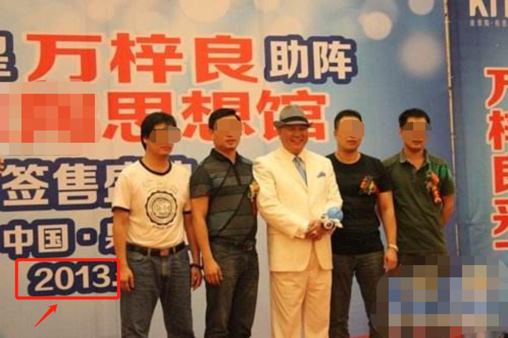 排场这么大、敢抢寿星名导的风头？拒绝与周星驰和解的他有何底气