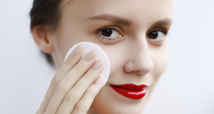 沙漠大干皮秋冬护理小技巧,沙漠大干皮秋冬用精华油