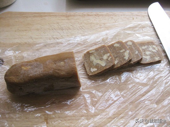 发现一款好吃的焦糖饼干搭配牛奶,奶油山核桃饼干