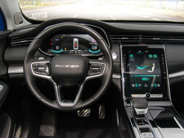 别忘了这款国产SUV，轴距接近汉兰达，自主研发2.0T，可挑起大梁