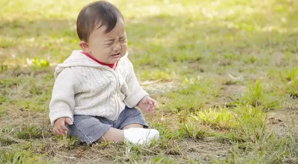 孩子哭闹哄不好,孩子喜欢无故哭闹哄不好怎么教育