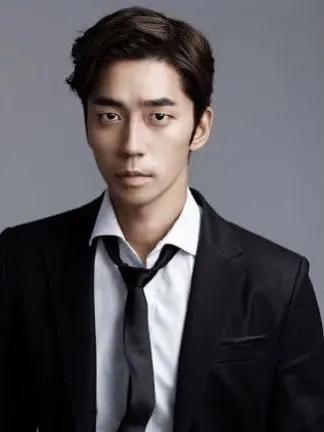 哪个男星演的狐狸精好看,长得像狐狸精的男明星