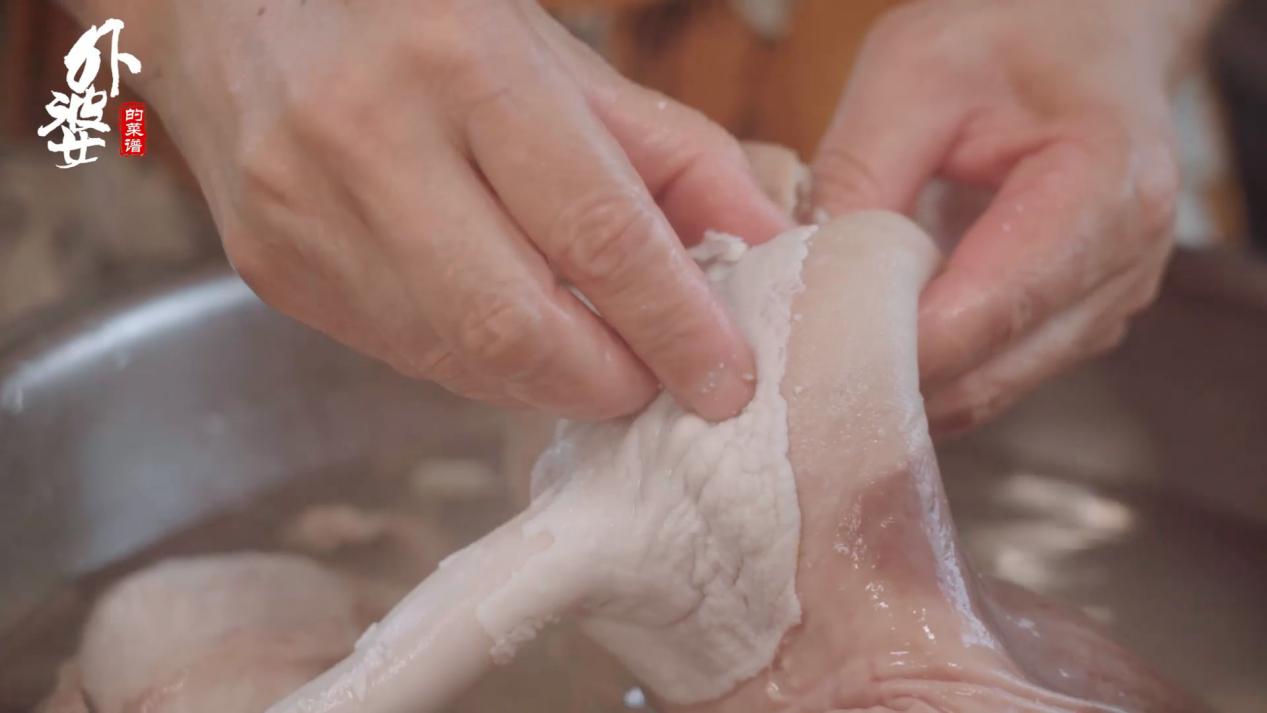 猪肚要用醋洗吗,猪肚要洗干净再冰冻吗