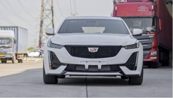 开车胸闷想吐是怎么回事,开车胸闷气短心慌