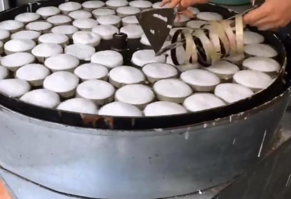 湖北荆州夫妻，在昆山做小本生意，米饼2元一对，生意火爆