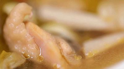 清炖鸡汤前需不需要给鸡肉焯水,炖鸡汤千万别直接下锅炖