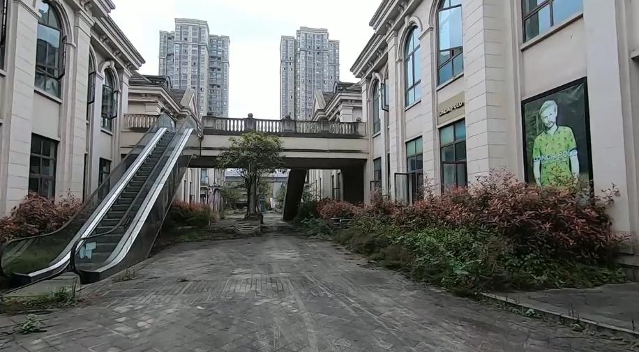 和重庆奥特莱斯一样的建筑,重庆废弃建筑探秘