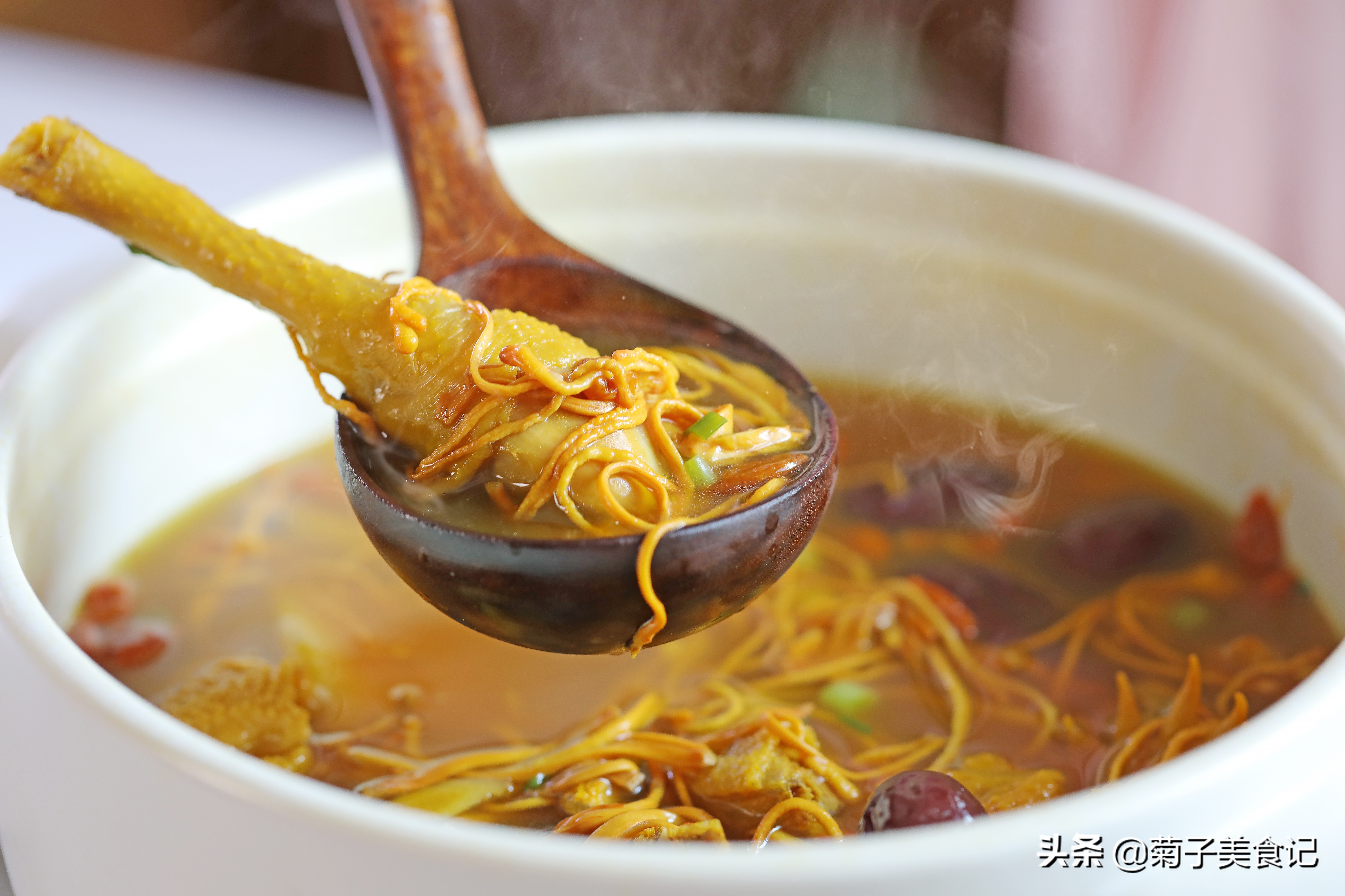 秋冬暖心暖胃美食虫草花香菇鸡汤,虫草花鸡汤夏天要温补