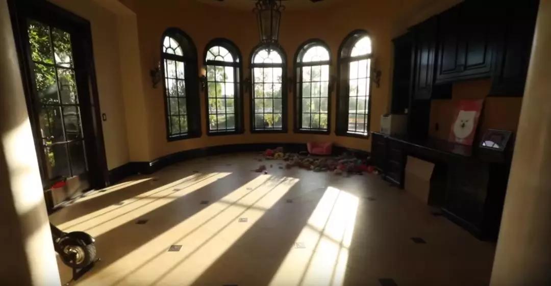 美国网红购豪宅,美国网红买下一万平城堡