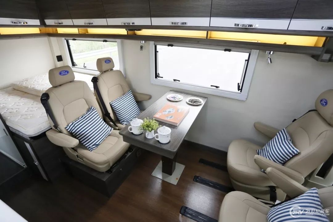 房车大全20-30万的小型c型房车,飞翔房车入门级b型房车价格