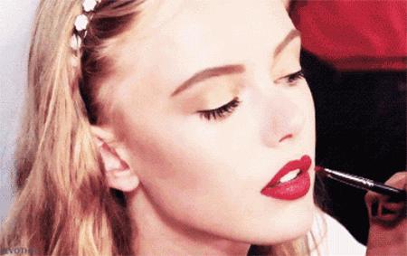 你还没买？这个女生最爱的彩妆收割机再不入手就全断货了！