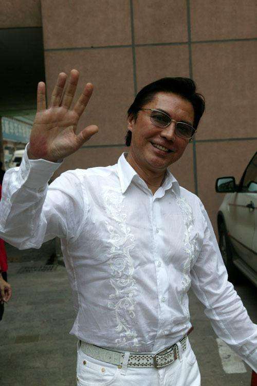 王祖贤喜欢尊龙到什么程度 (尊龙有没有和王祖贤在一起)