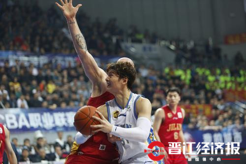 王哲林绝杀辽宁,王哲林绝杀青岛