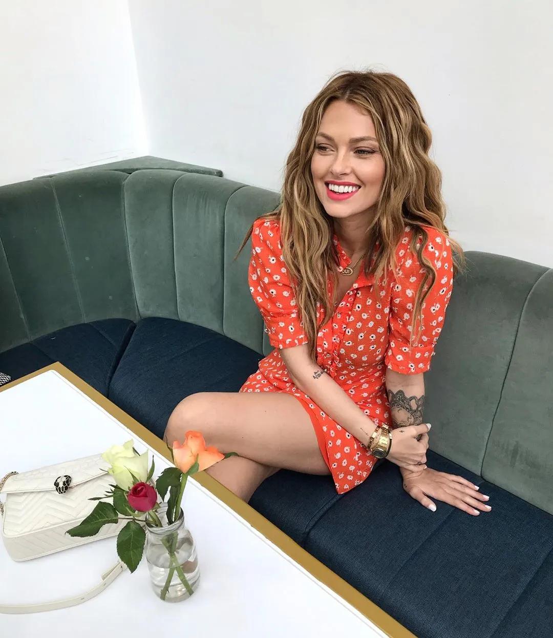 浪到福布斯封面，还成为带货第一人，这位法国姐姐很不一般