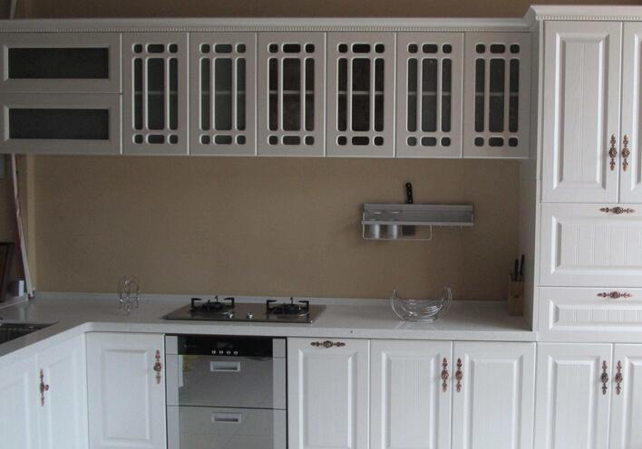 砖砌厨房橱柜经济实用,全铝橱柜对比砖砌橱柜