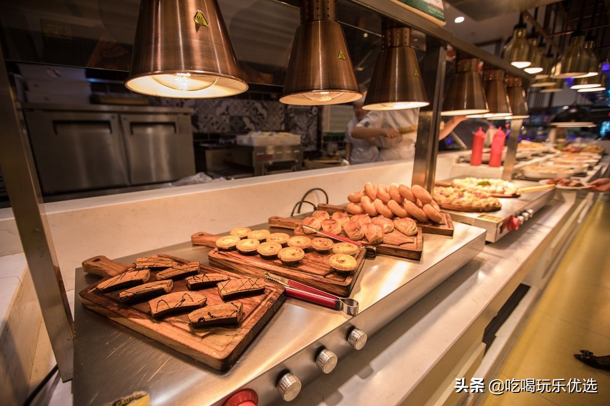 沈阳阿尔卑斯自助：海鲜、丰富的披萨＆肉类、精致甜点＆水果...