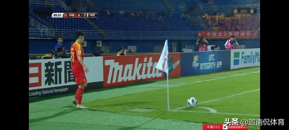 幼儿园级失误，国奥发角球直接踢出界成大脚解围，李铁的选择没错