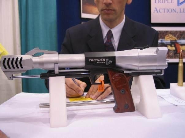 沙漠之鹰难道不是手枪吗,为什么沙漠之鹰是手枪之王