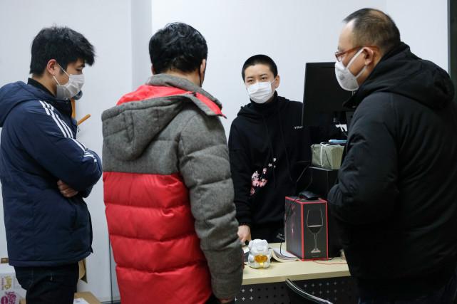 武汉90后女店长“洁哥”的一天:忙碌,是一种特殊的幸福