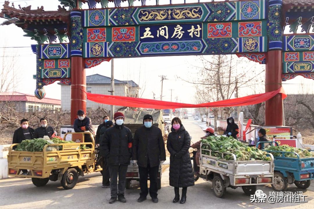 先锋之歌|一边防疫,一边买菜、卖菜的“奇怪”村书记