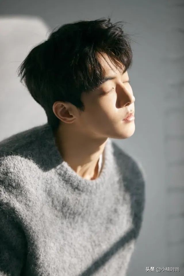 发蜡造型教程男士,发蜡怎么弄发型好看男