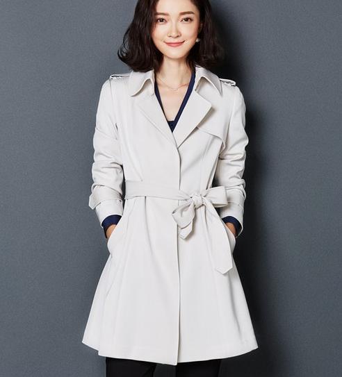 大衣系带这样做告别单调与乏味,大衣怎么系带才好看