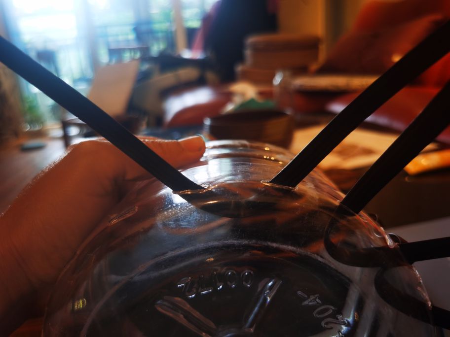 废旧塑料瓶做花盆过程,废旧塑料瓶制作花盆的视频