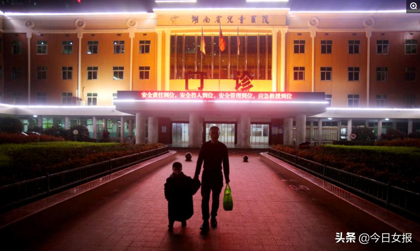 夫妻赚钱救自己的患白血病孩子,卖房救白血病妻子