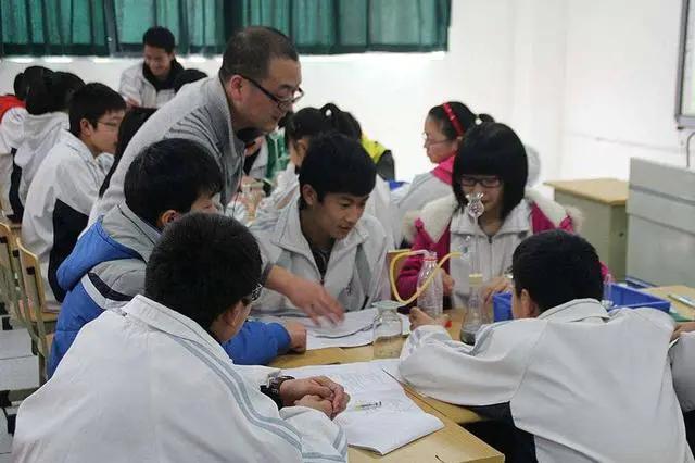 妈妈,同桌总是摸我,妈妈机智的回答,挽救了女儿的一生