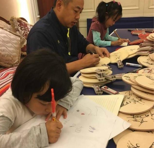 刘国梁家中豪宅曝光,刘国梁家里摆乒乓球台