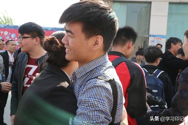 北大幼儿园招聘幼师,硕士才能报考,网友:浪费人才