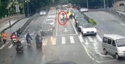 昆山市柏庐路口突发事件,昆山柏庐路口突发事件