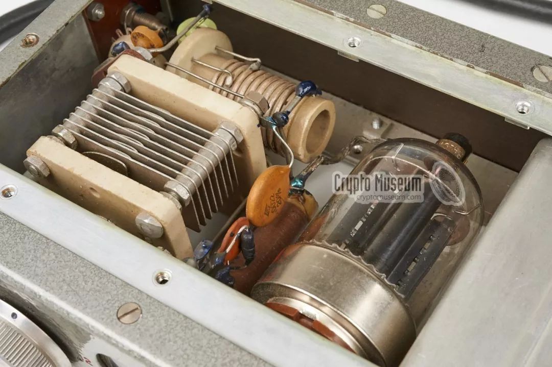 老式电子管收音机50年代的,收音机无线电发射器