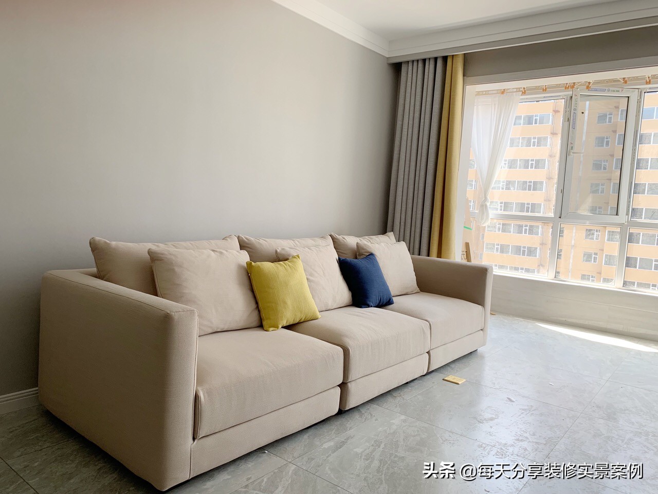 不做吊顶不贴石膏线条效果图,房子不做吊顶不做石膏线好看吗