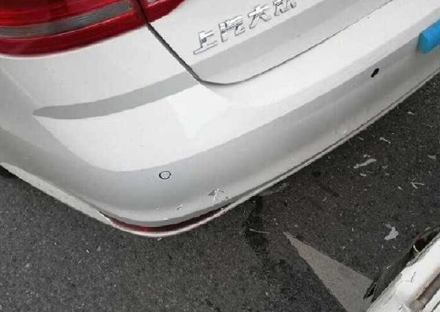 丰田卡罗拉被追尾现场的图片,卡罗拉和朗逸的碰撞视频