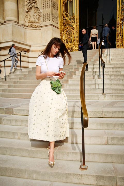 别人穿白T也时髦,为何自己穿像“睡衣”?这些搭配细节很重要