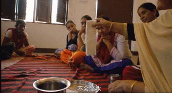 这部影片告诉了你:同一个印度,女人却分别在天堂和地狱!