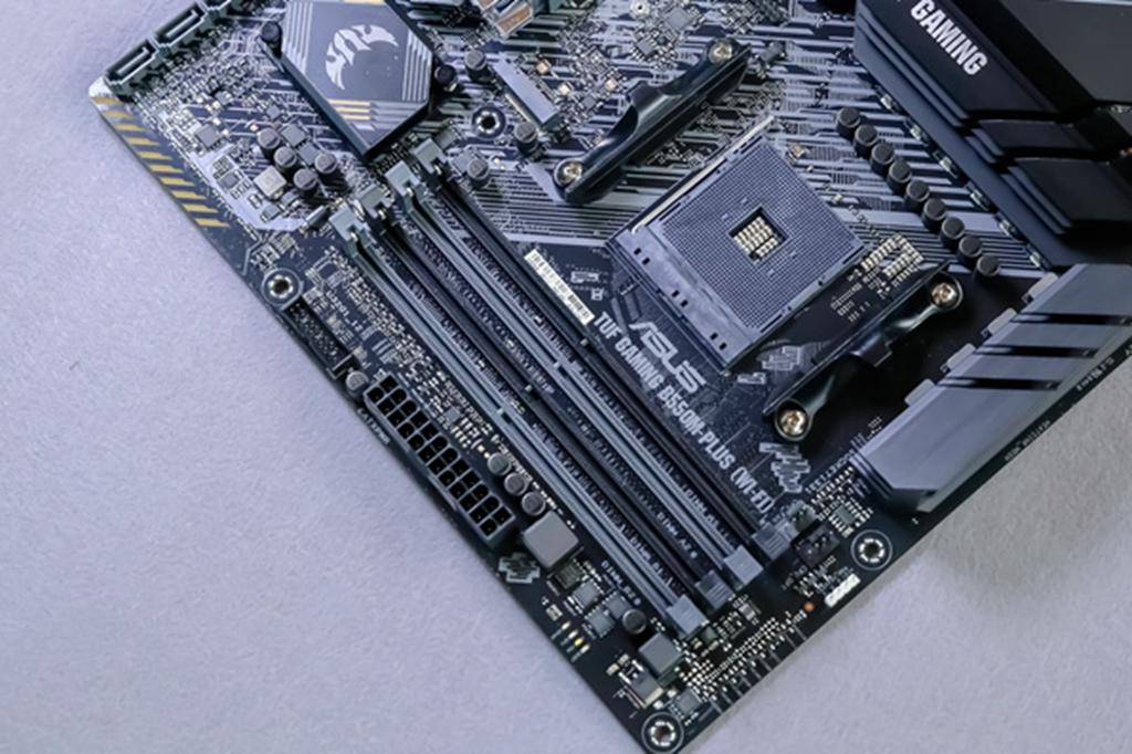 华硕b550重炮手与b550吹雪主板,华硕b550是atx大板吗