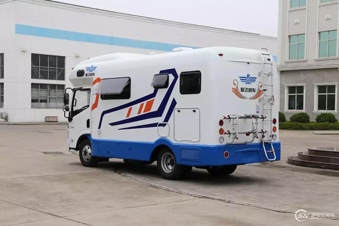 经济实用型7座4驱房车价位,b型房车u型会客区