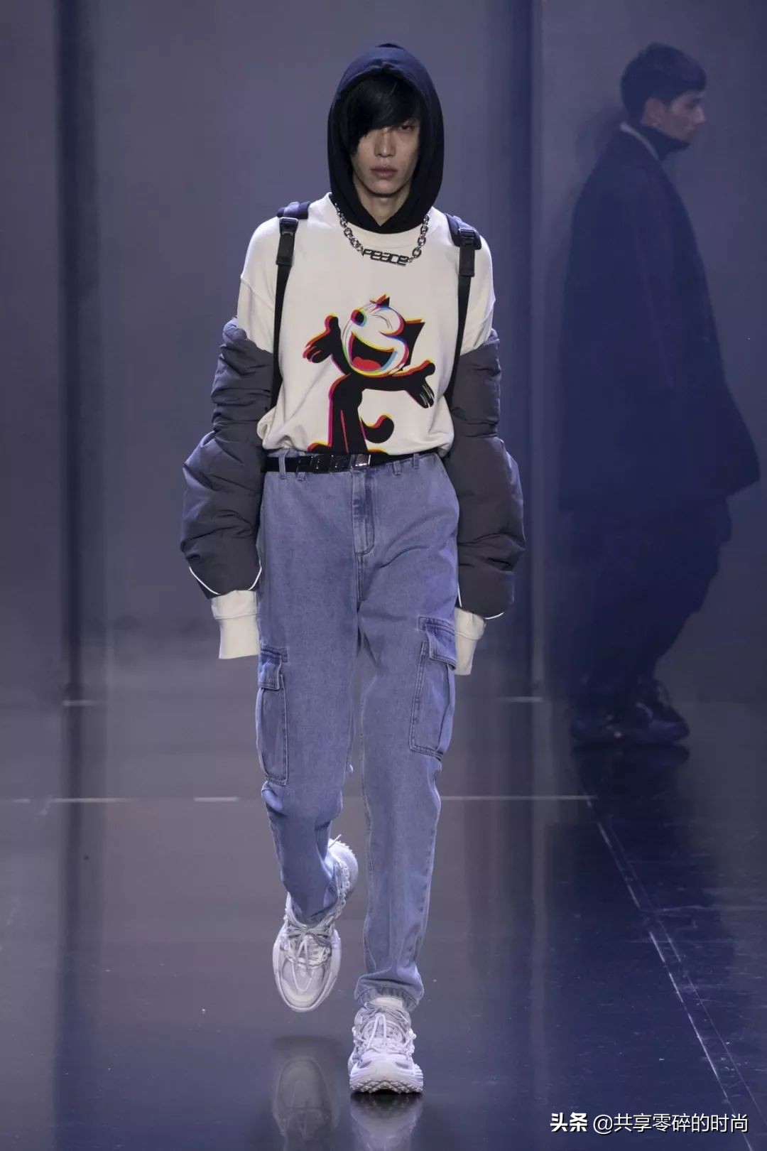 太平鸟女装新年穿搭,2022春夏巴黎时装周互动云秀场