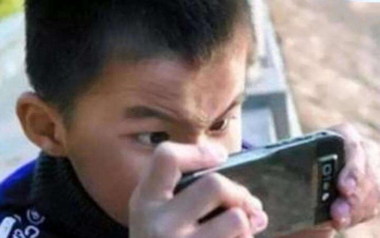 初三男孩叛逆期沉迷手机,初三男孩叛逆打人