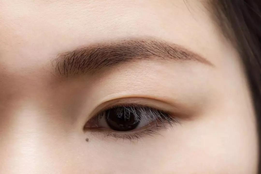 眉毛画得很好的人,眉毛画得好的人