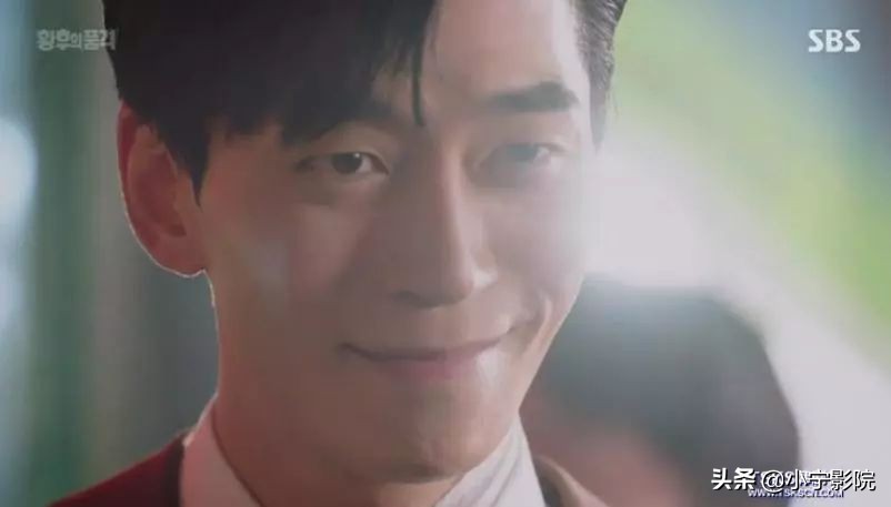 豪门、三角恋、车祸,隔着屏风偷情的狗血剧,这剧上瘾