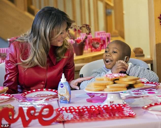 特朗普老婆梅拉尼娅带小儿子 (特朗普与夫人梅拉尼娅秀恩爱)