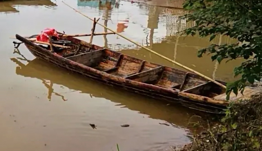 轮船翻了怎么办如何自救,如果坐轮渡船沉了该如何自救