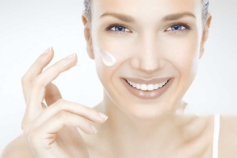 夏季混干皮如何美白,干皮怎么美白学生