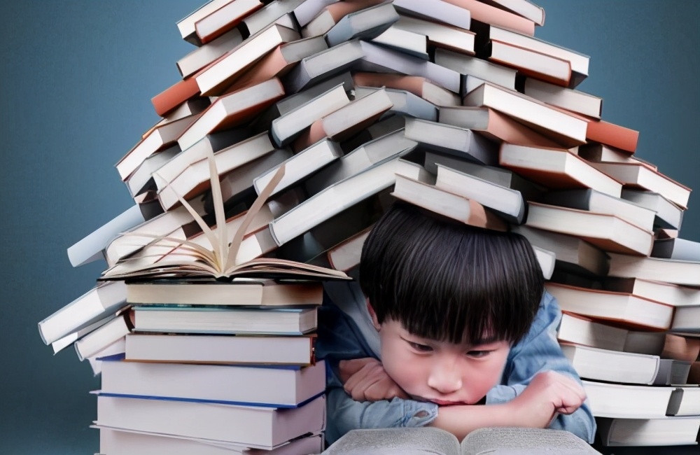 孩子内向害羞怎么办，想让孩子胆大自信优秀，4个方法来改善